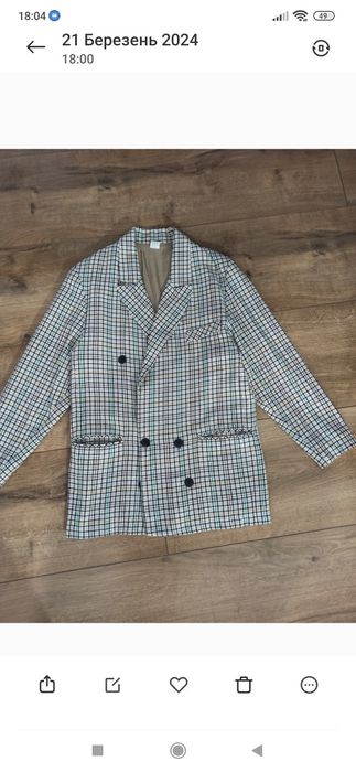 Чоловічий піджак в клітинку