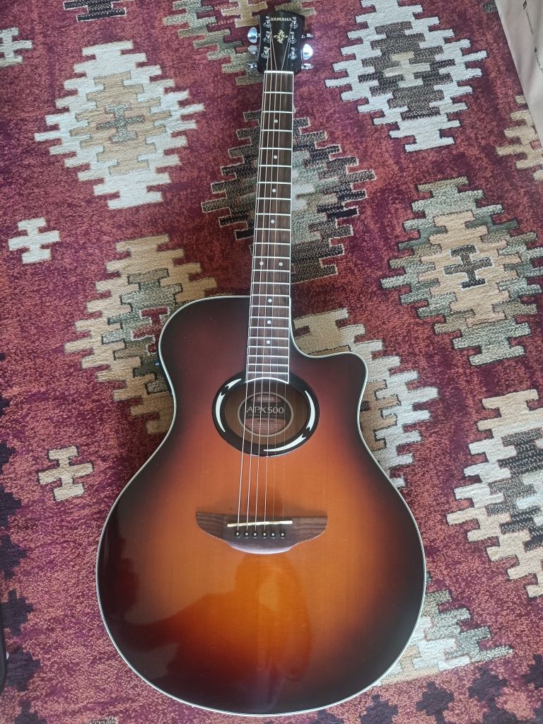 Guitarra Yamaha APX500