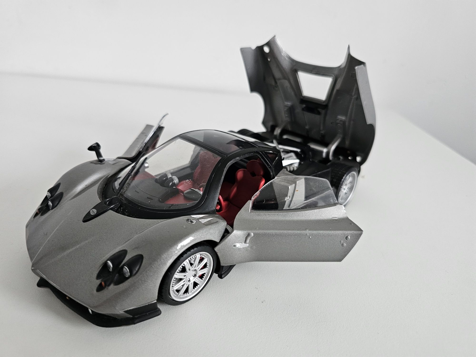 Pagani Zonda F-2005 silver Almost Real 1:18