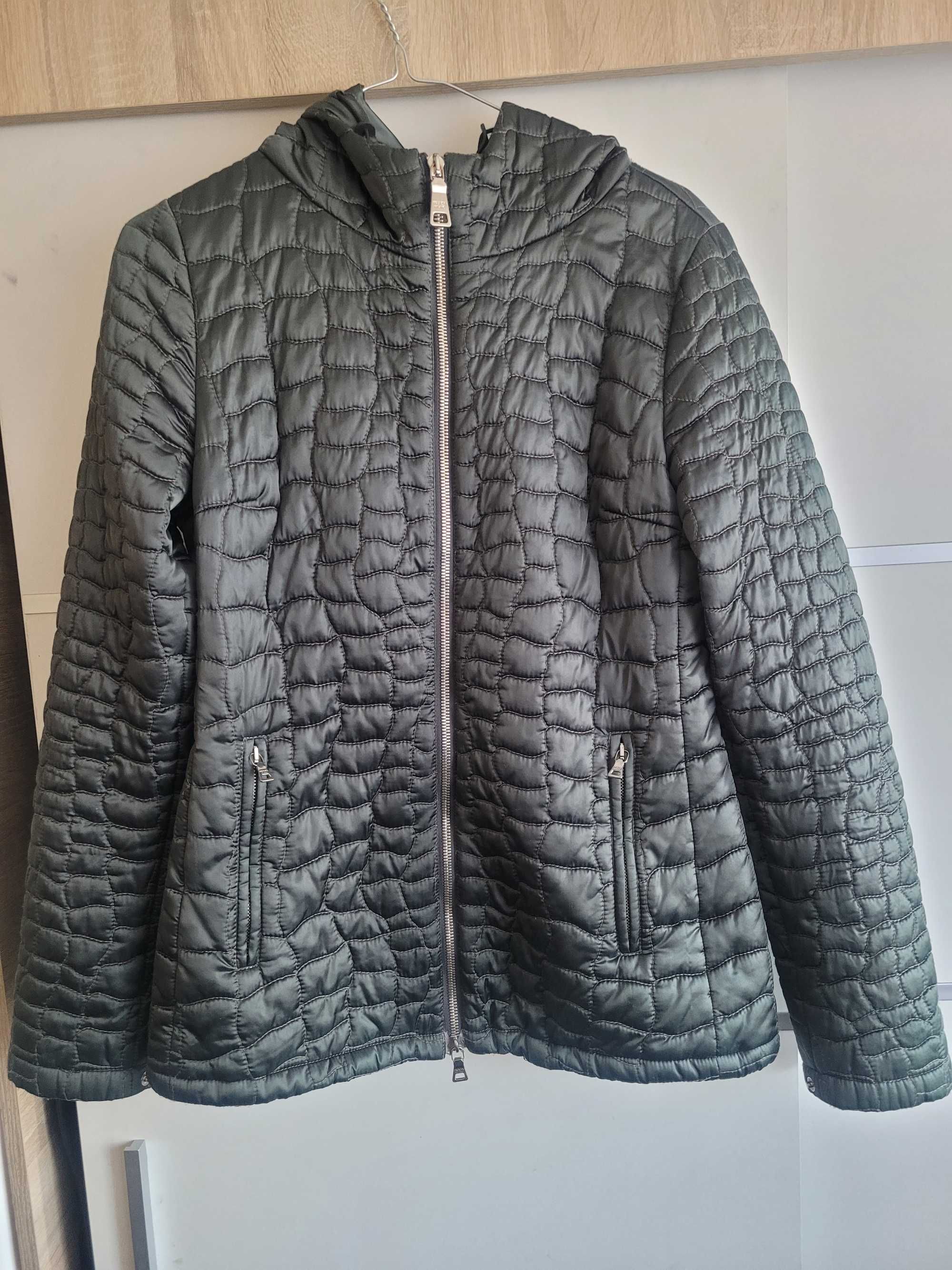 Super ultra lekka  elegancka cienka kurtka z kapturem Prada