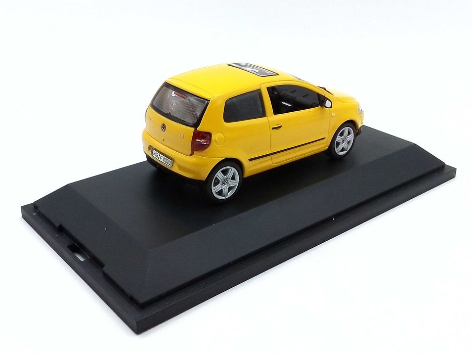 Volkswagen Fox yellow - skala 1:43 - Schuco