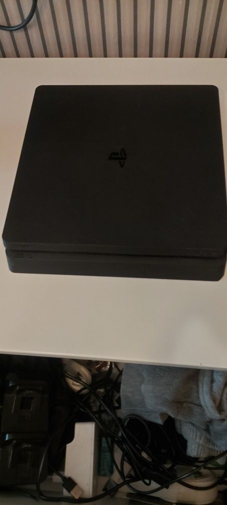 Playstation 4 slim