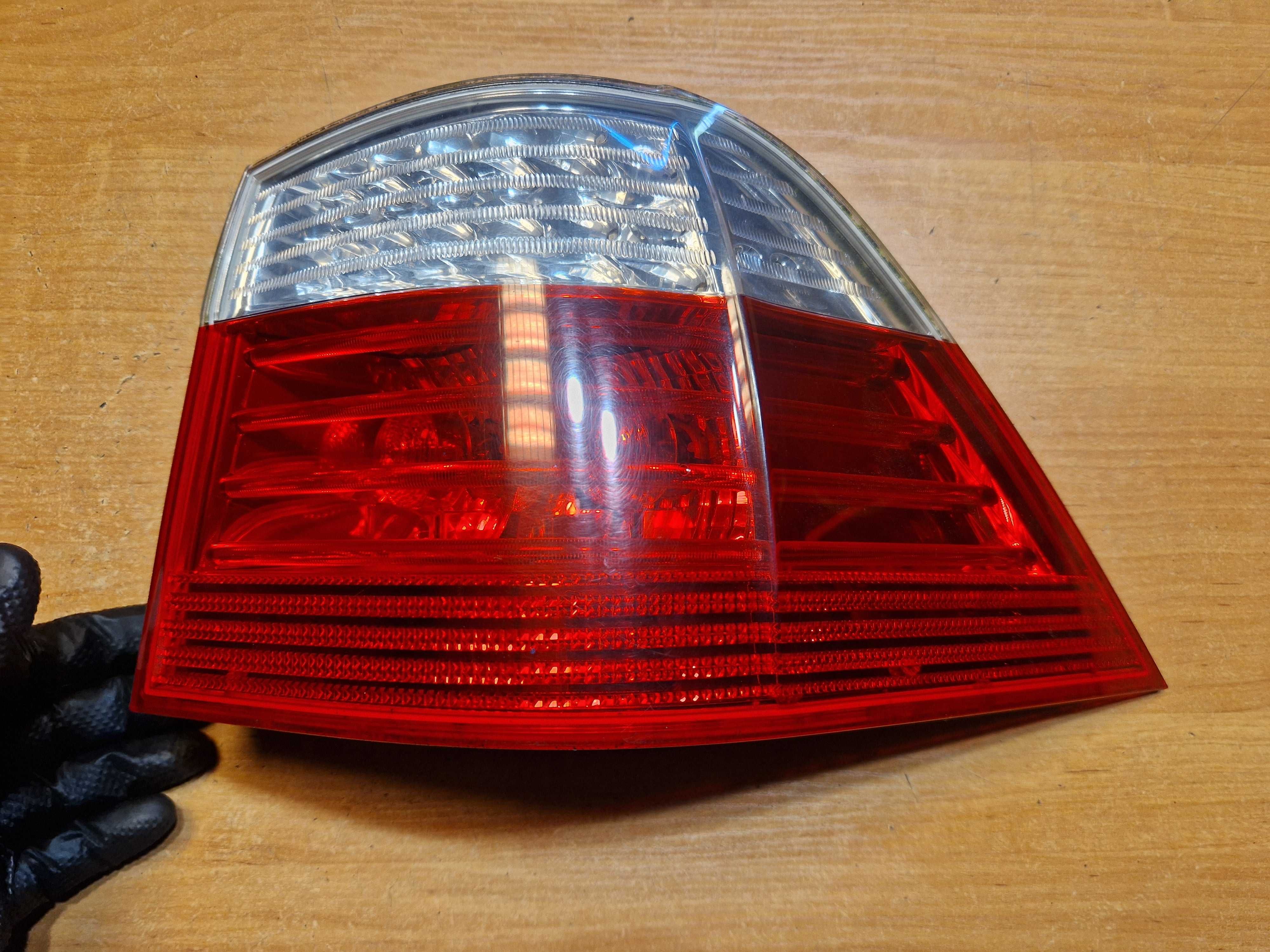 BMW 5 E61 LIFT LCI Lampa Prawa Tył w Błotnik LED Stan BDB