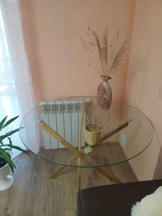 Кухонний стіл. Скляний столик.