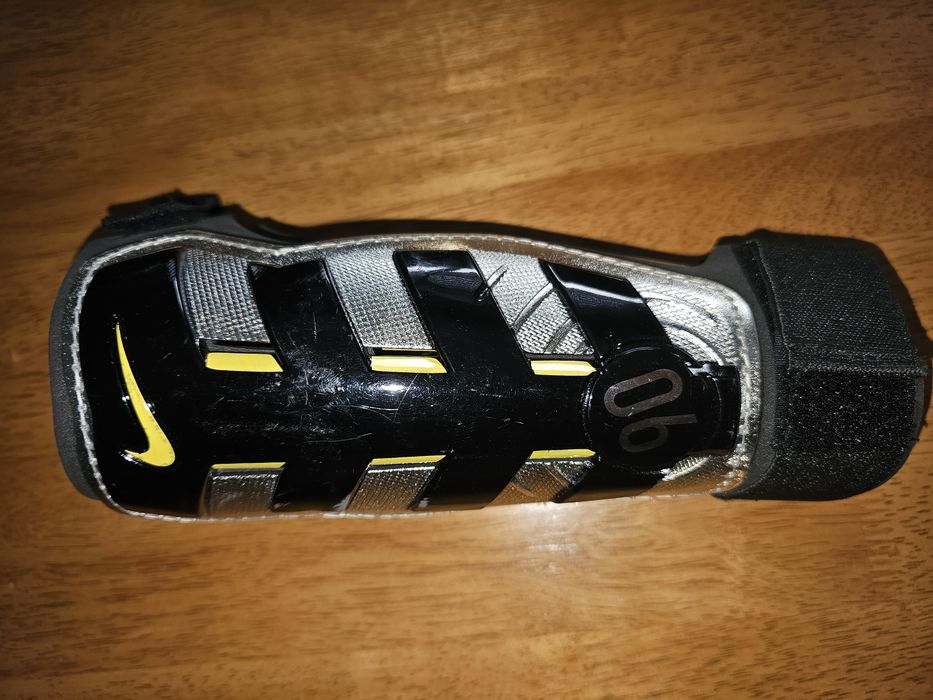 Caneleira total90 Nike Tamanho L