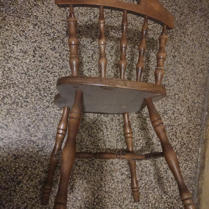 Drewniane krzesło do renowacji