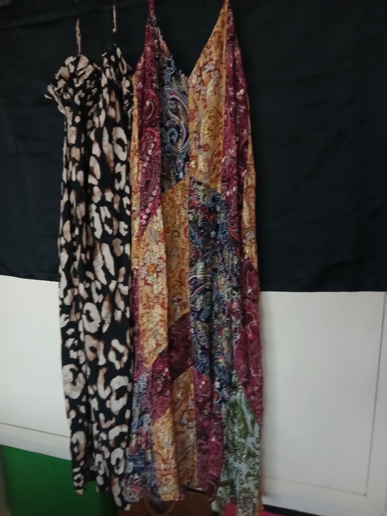 Varios vestidos de alcas para verão
