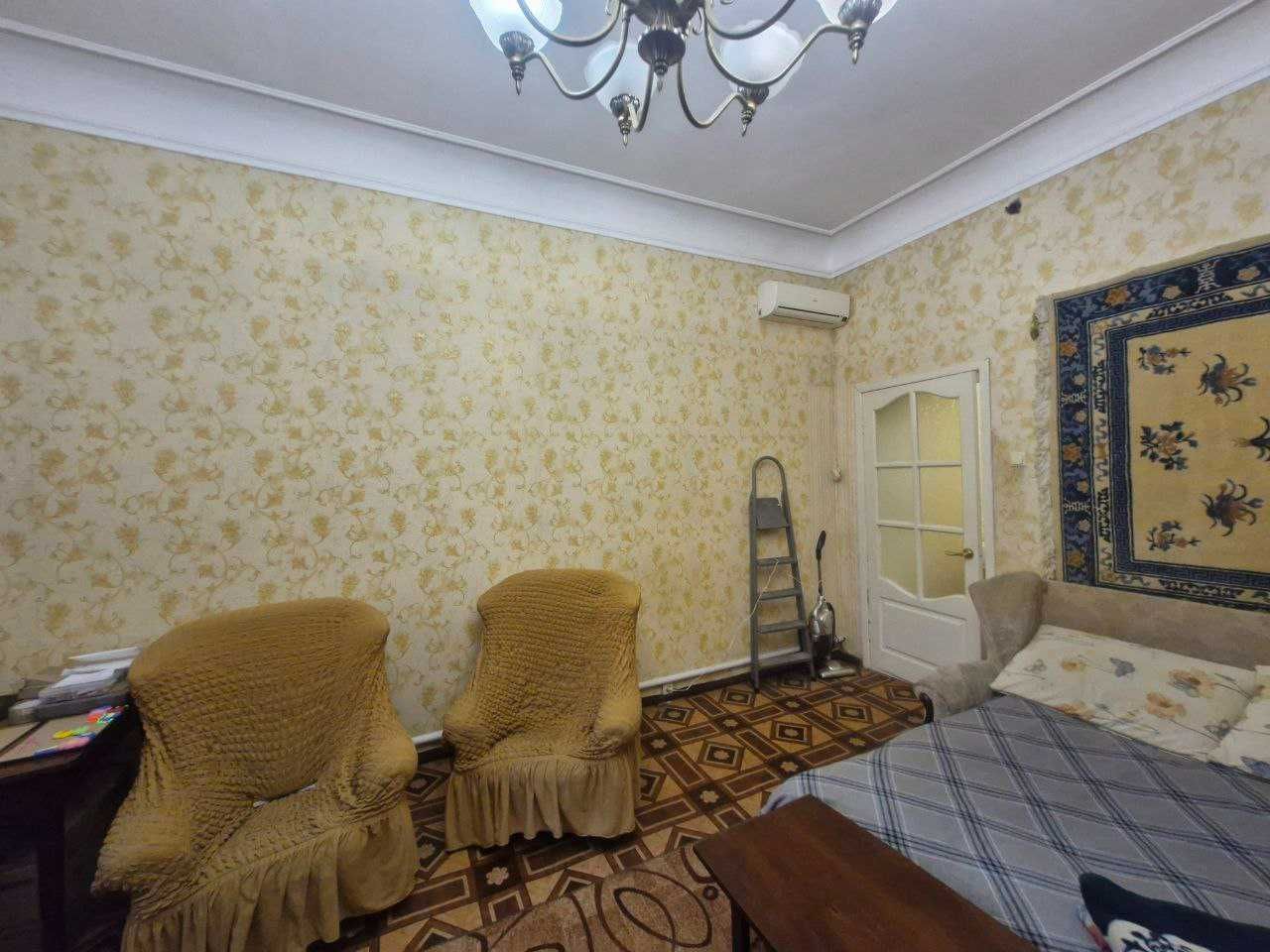 Центр   Продам двухкомнатную квартиру  возле Нового рынка