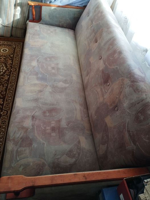 Диван-книжка. В гарному стані. Все ціле і робоче.