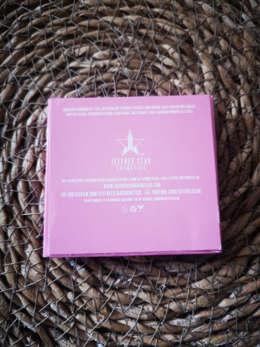NOWY Cień do powiek srebrny JEFFREE STAR RAZOR BLADE