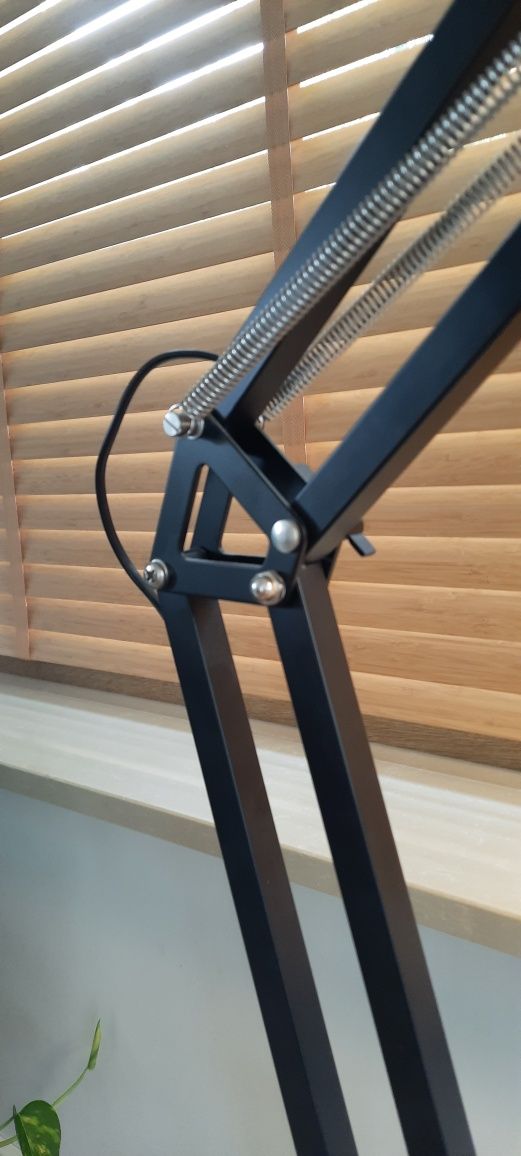 Lampa podłogowa do salonu, loft, metalowa