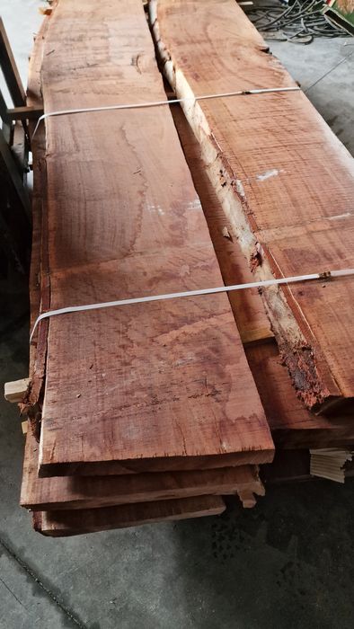 Madeira em prancha de eucalipto vermelho varias grossuras