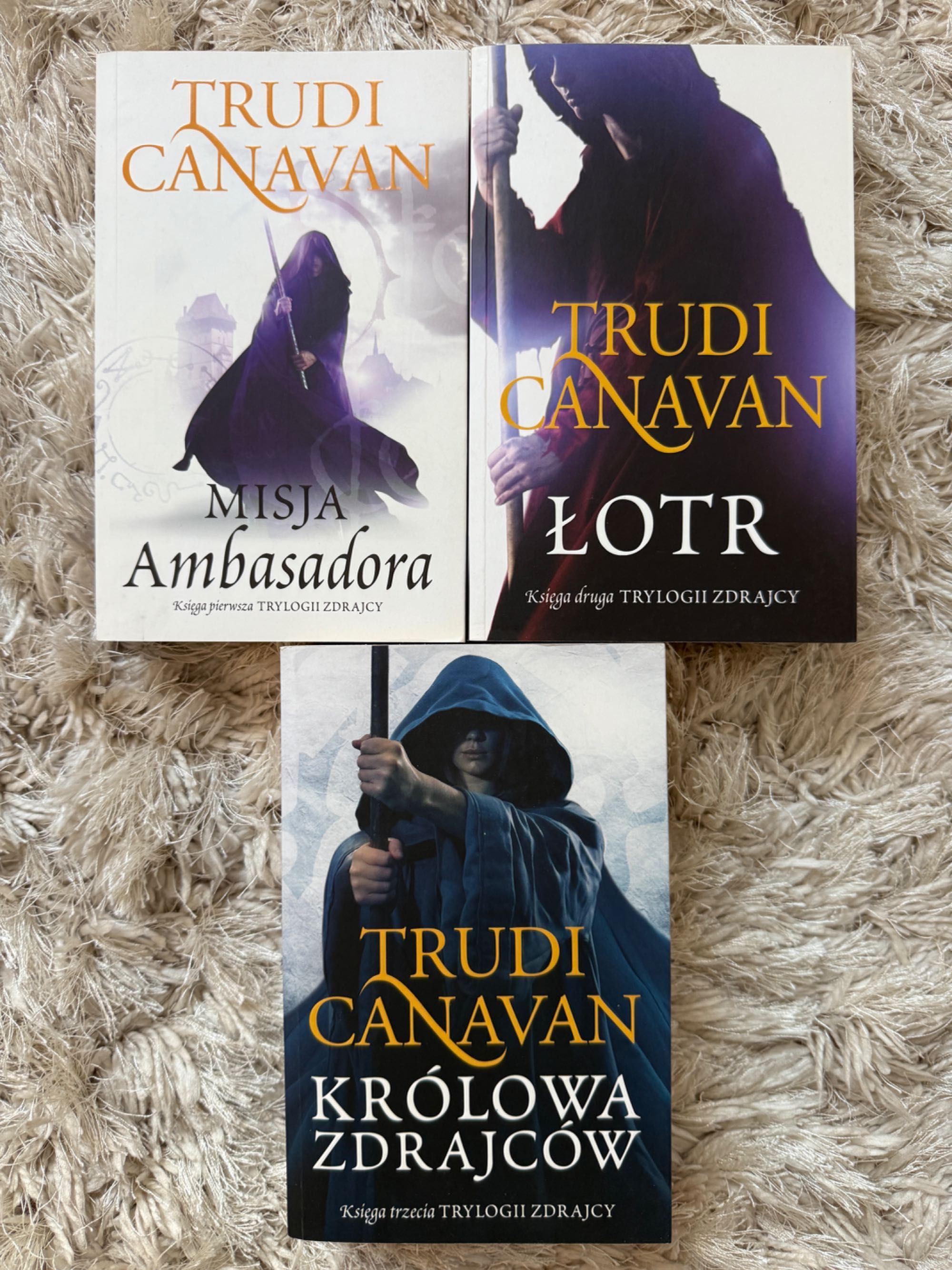 Trudi Canavan trylogia zdrajcy Misja ambasadora Łotr Królowa zdrajców