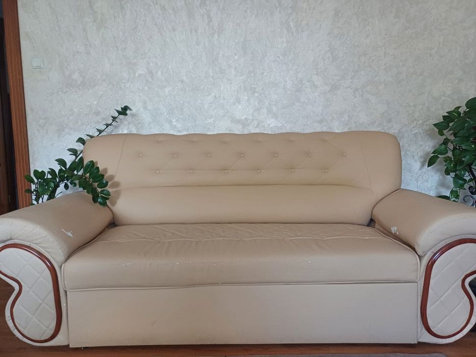 Віддам диван безкоштовно
