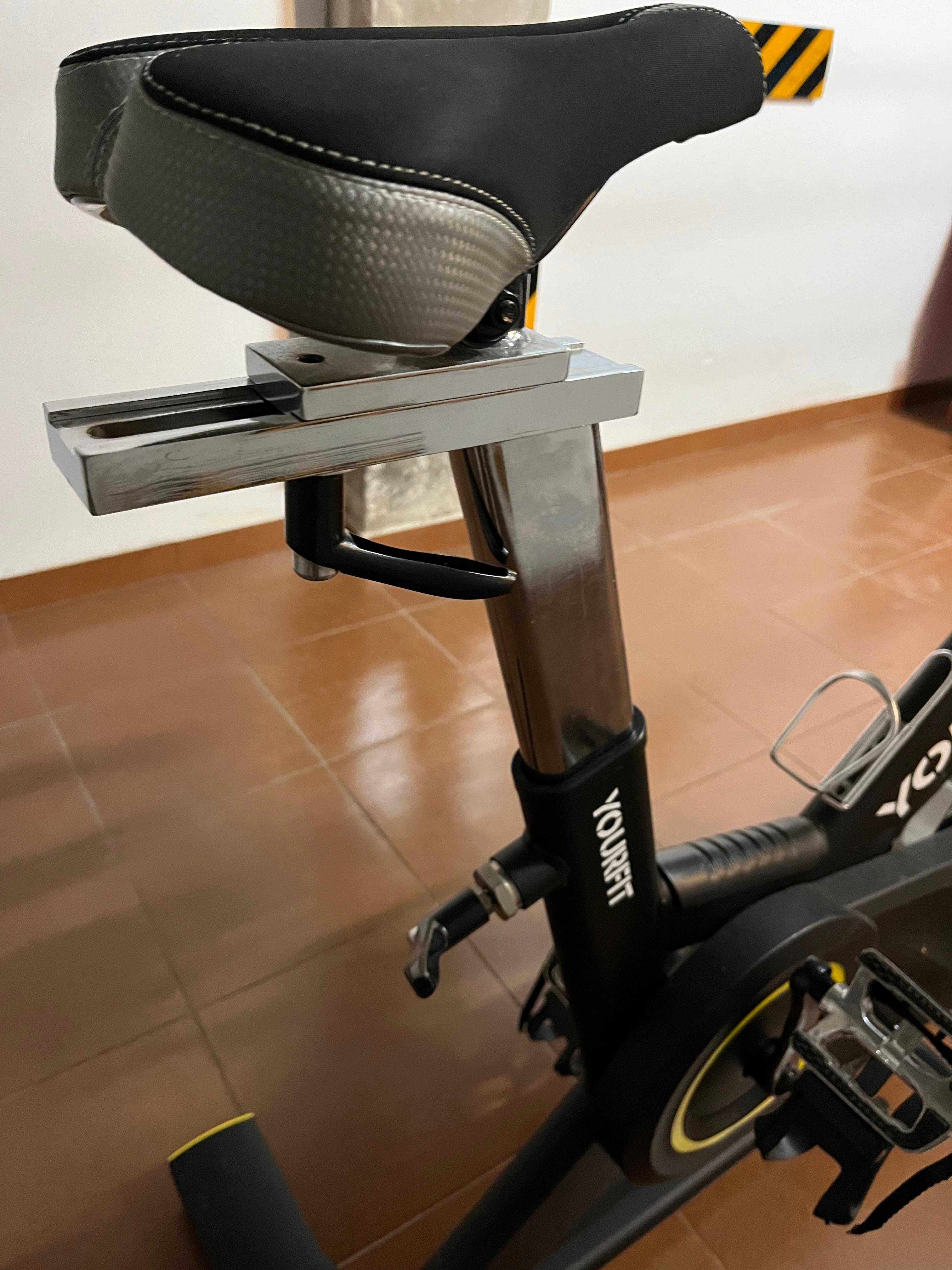 Bicicleta de cycling/spinning com roda de inércia de 20kg