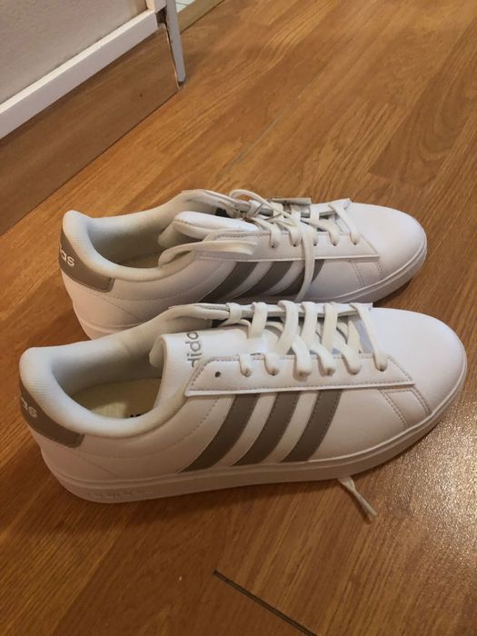 Tenis Adidas 42 novos