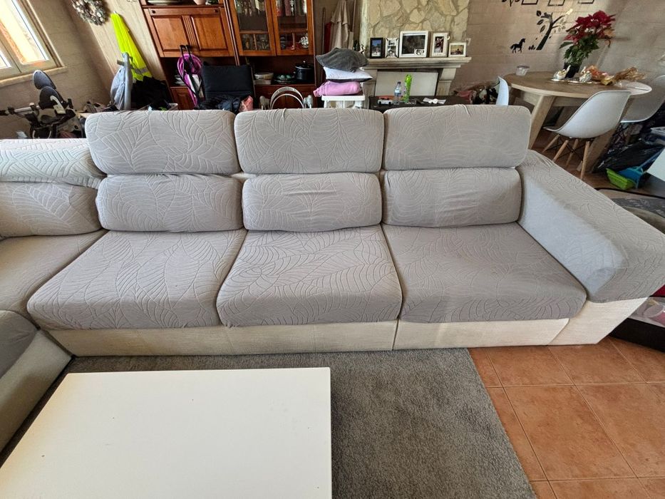 Sofá laskasas 5 lugares grande mais a mesa com gaveta