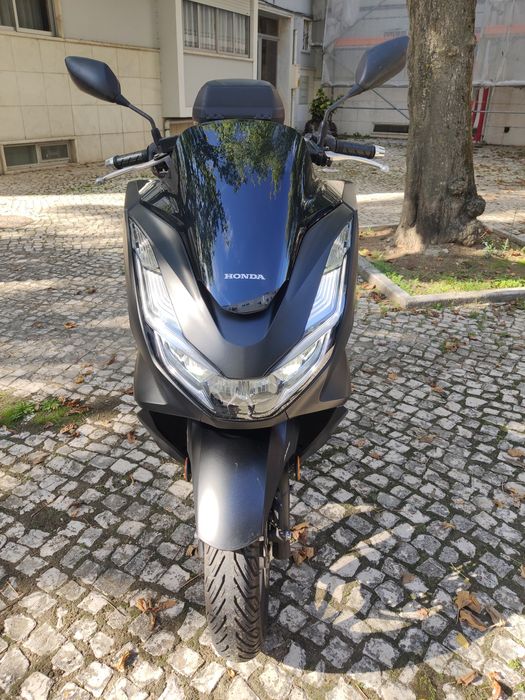 Honda PCX 125 Preta | 2023 | 14.500Km + Top case 30L