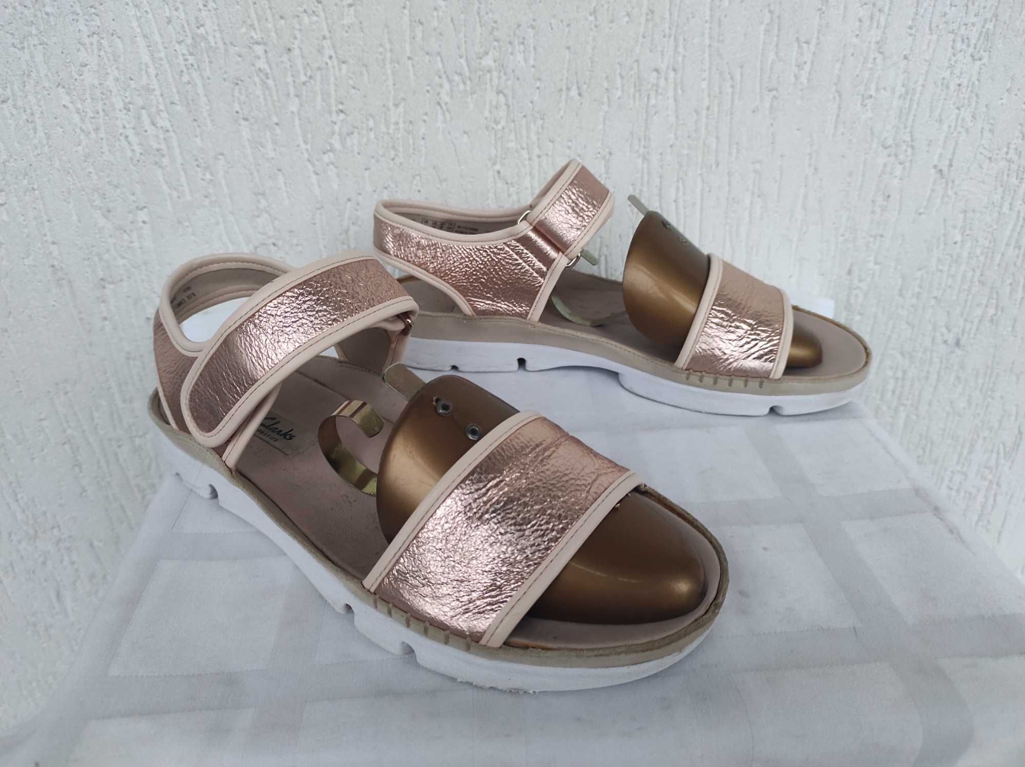 Нарядние кожанние босоножки Clarks narrative р.38