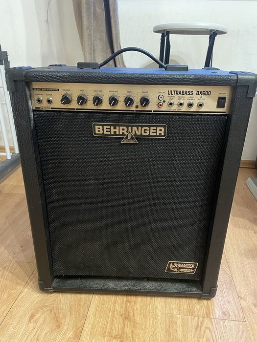 Wzmacniacz Behringer Ultrabass BX600