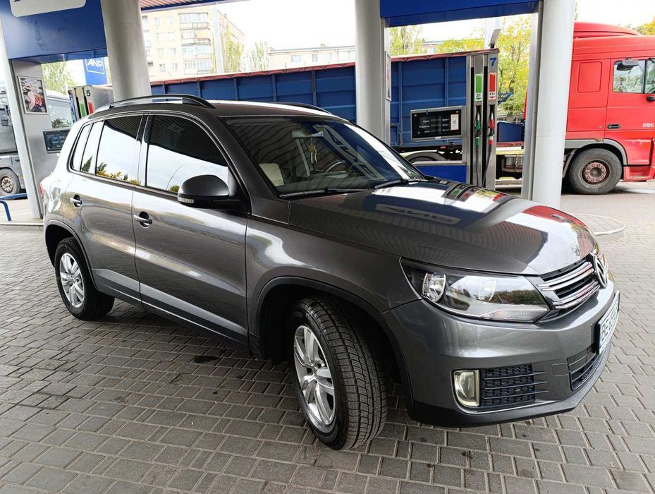Volkswagen Tiguan 2016 року 2.0 л./бензин