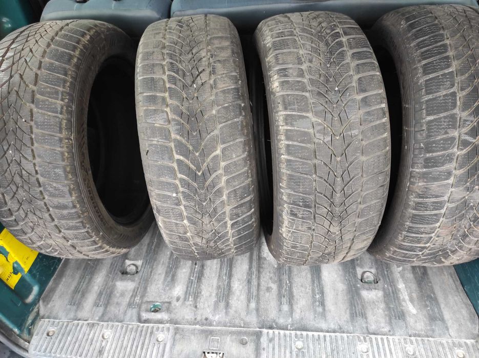 Opony zimowe Dunlop 225/50 r17 4 sztuki