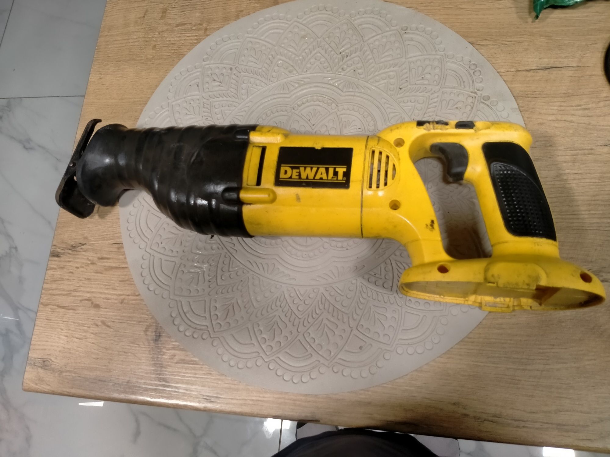 DeWalt lisi ogon DC380 18V