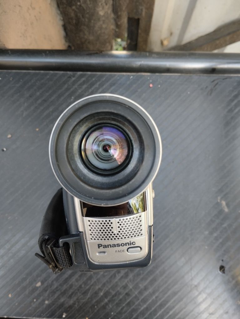 Продам відеокамеру Panasonic NV - RZ10