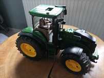 Bruder ciągnik John Deere