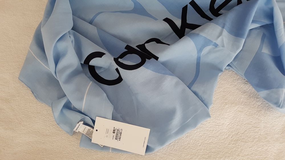 Платок фирмы Calvin Klein 130×130см,оригинал.