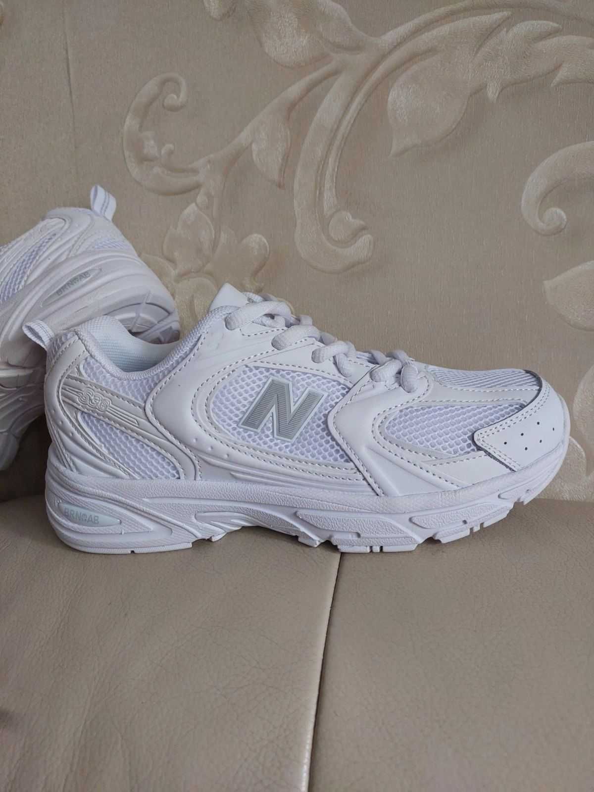 Кросівки жіночі білі New Balance 530