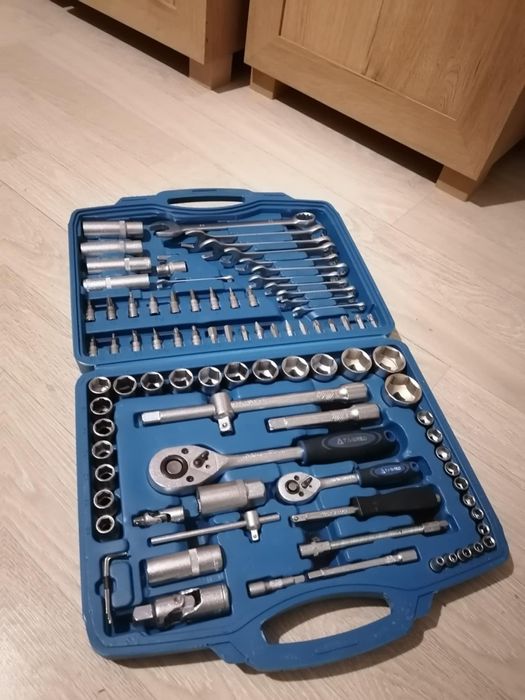 Zestaw narzędzi klucze TAGRED