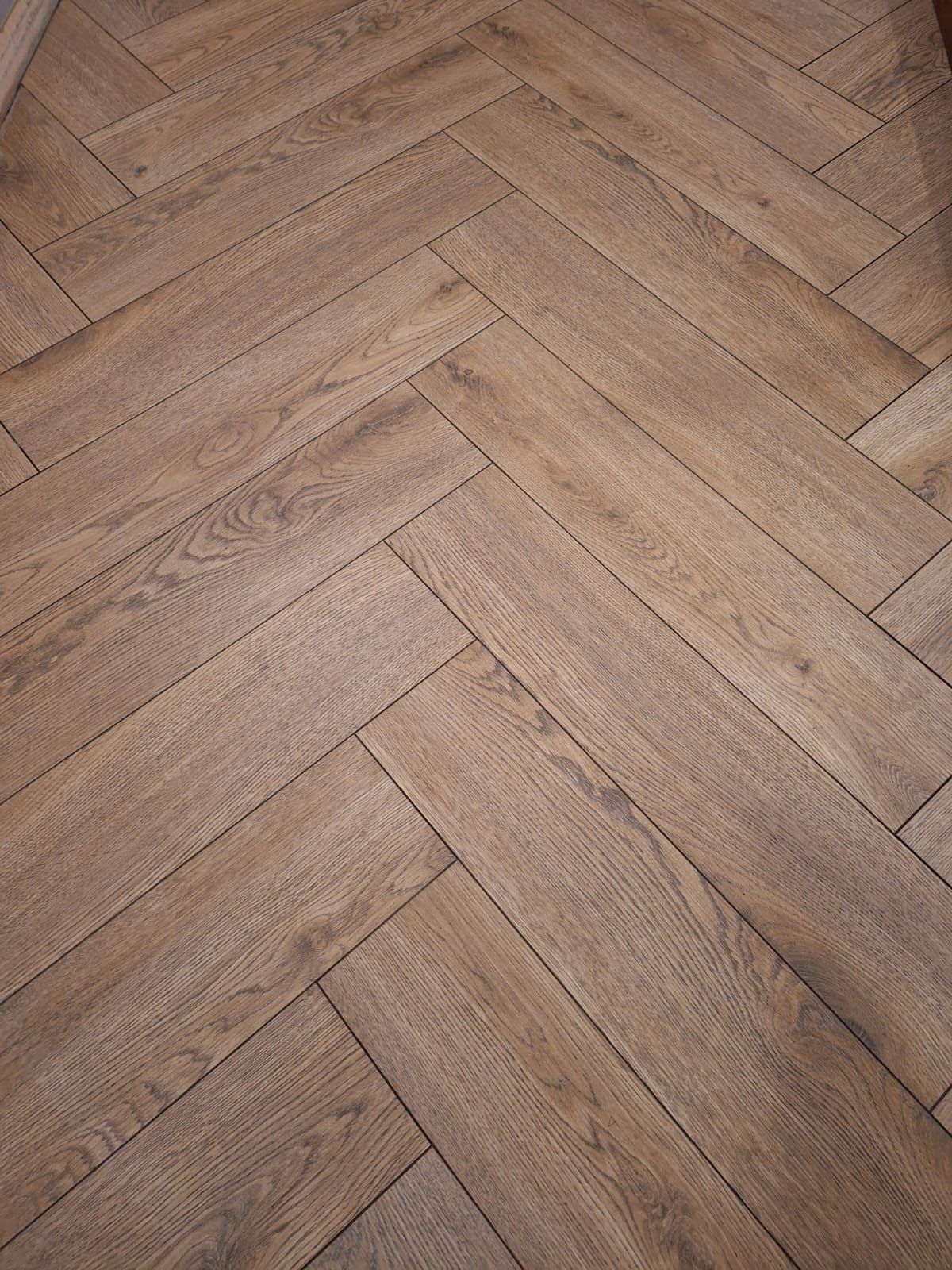 Ppdłoga wodoodporna panele De lux jodełka 644x143x12mm