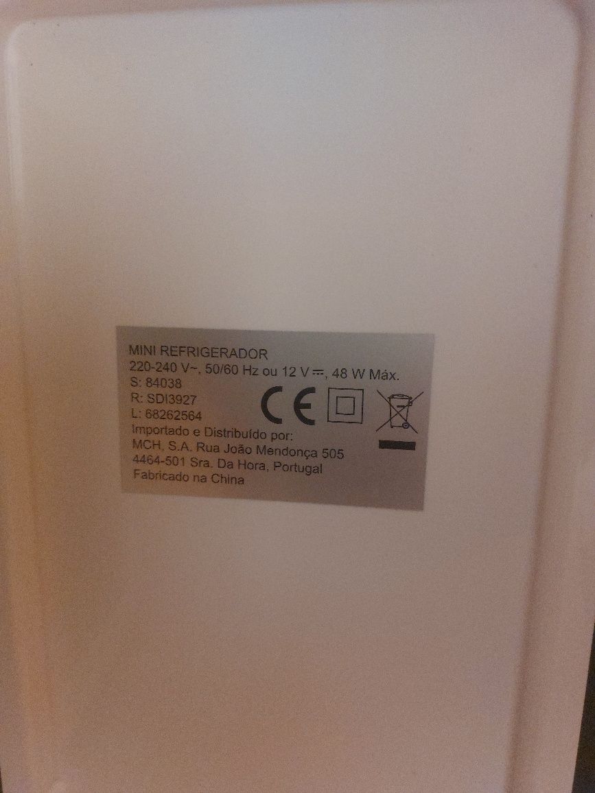 Mini frigorífico  energia e isqueiro