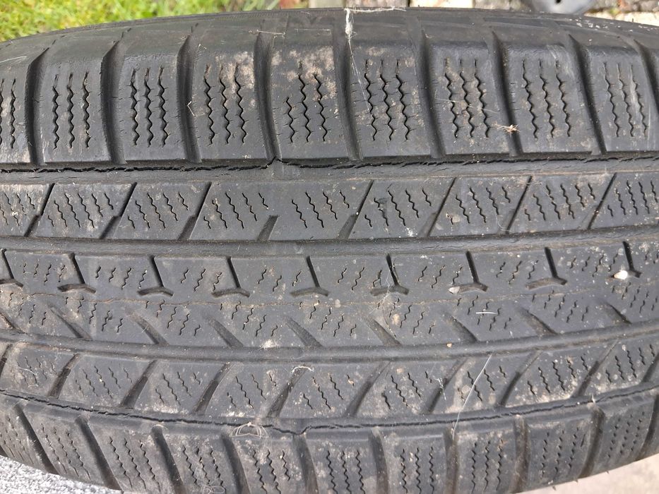 Opony zimowe 215/70 R16
