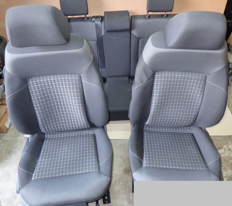 DW VW POLO 6C FOTELE PRZÓD WERSJA TRZY DRZWIOWA .