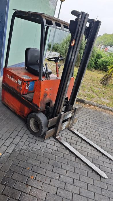 Empilhador Elétrico