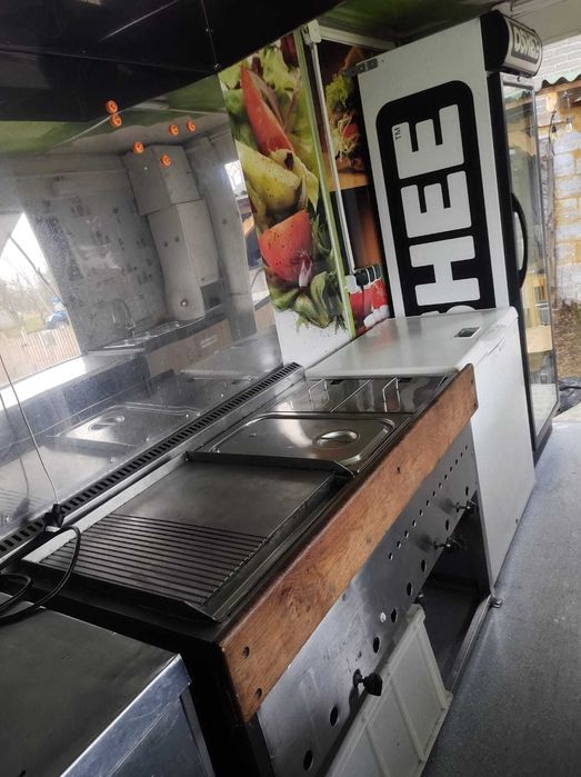 Duża przyczepa gastronomiczna