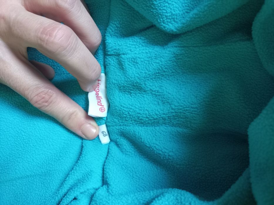 Zimowa pikowana kurtka z kapturem dla chłopca ocieplana polarem 68 74