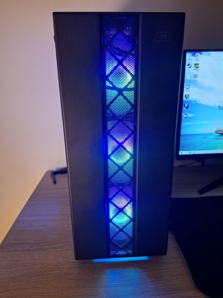 Torre gaming i7.