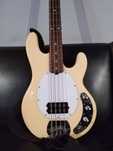 Sterling by Music Man Sting Ray baixo elétrico 4 cordas