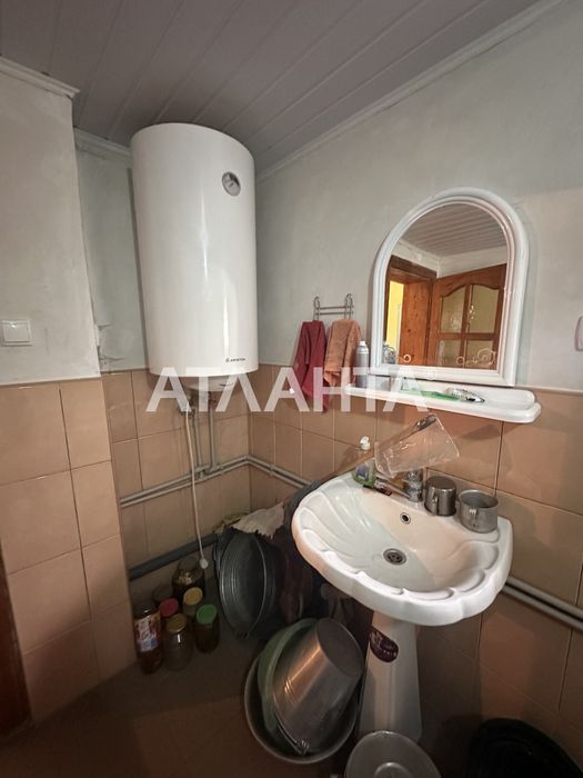 Будинок з комунікаціями, центр села, 60 м2, + господарство