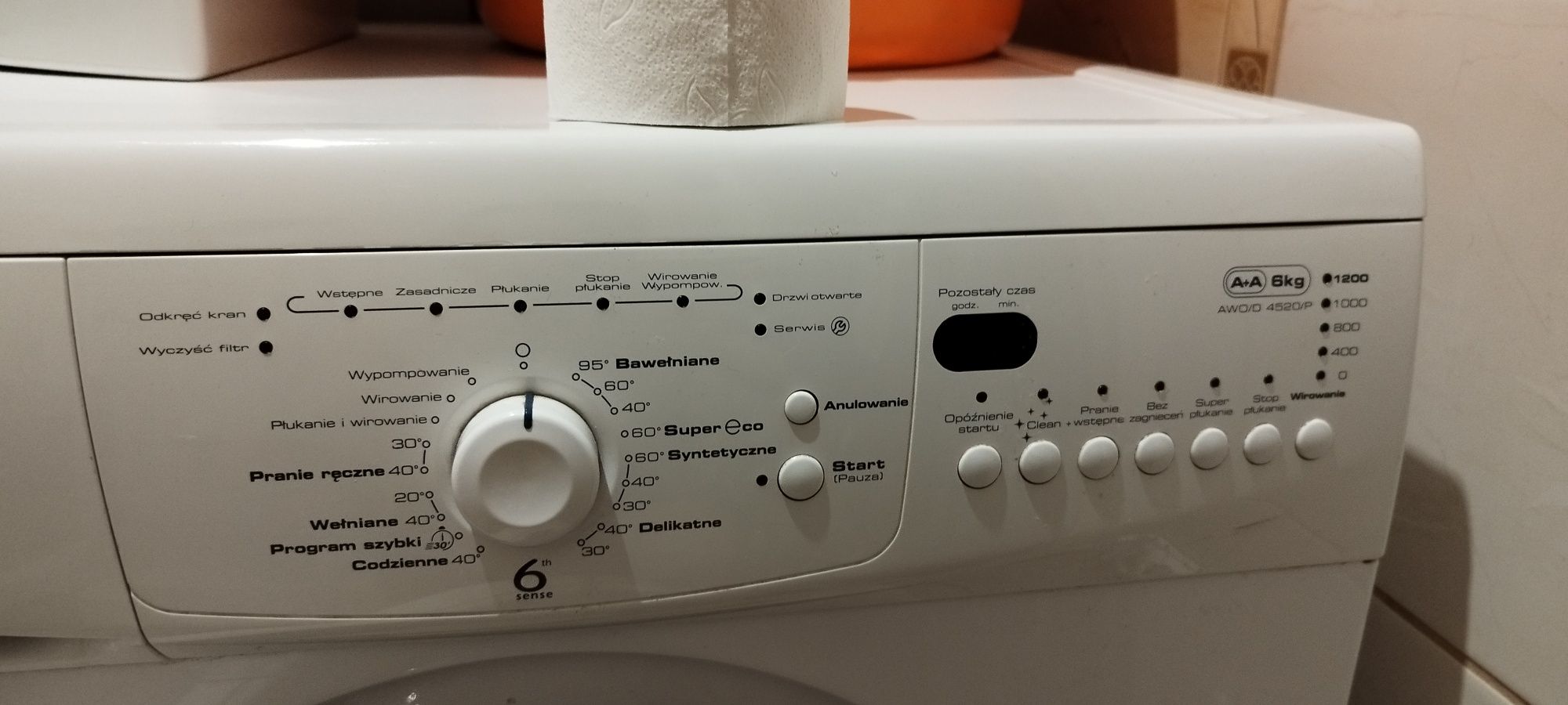 Pralka Whirlpool rozłożona na części