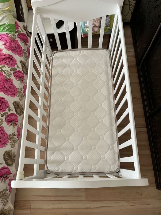 Дитяче ліжко з матрацом