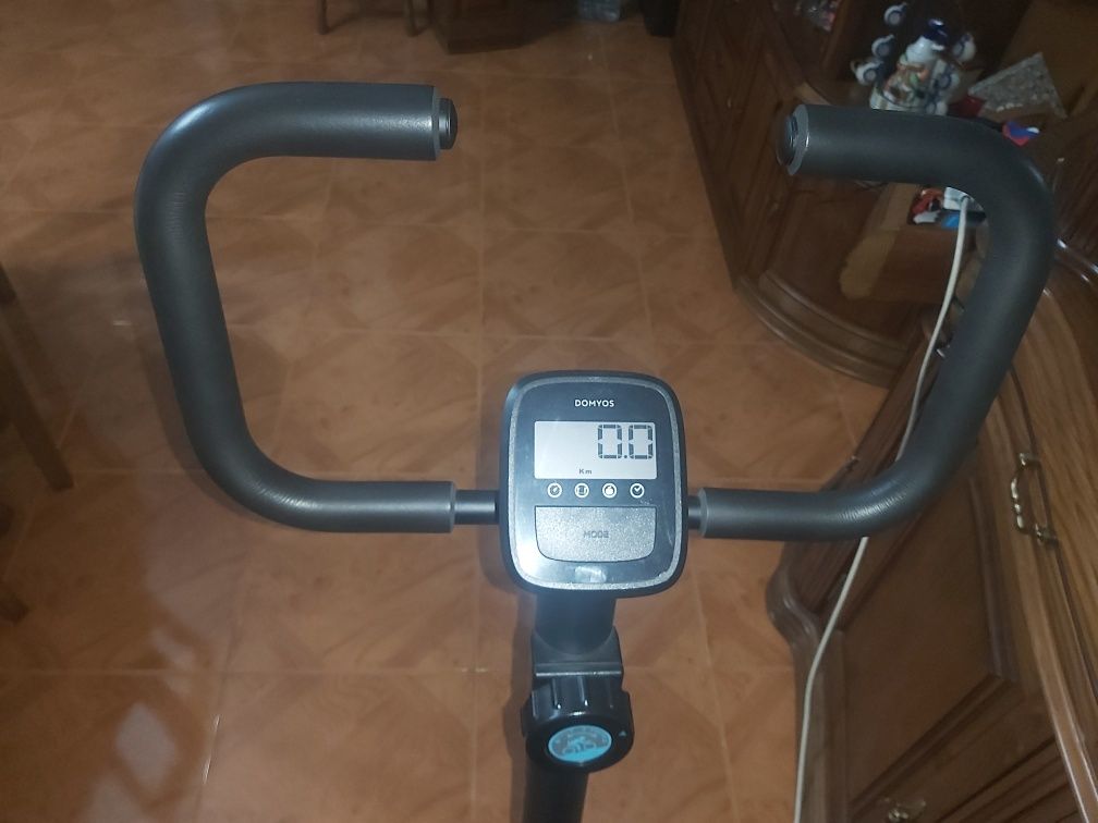 Bicicleta estática domyos essencial 03