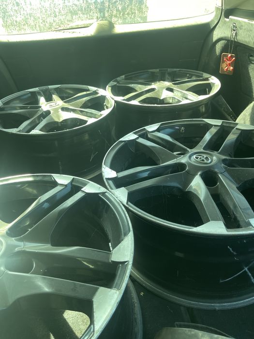 Продам диски с таета ленд крузер 200 R-20