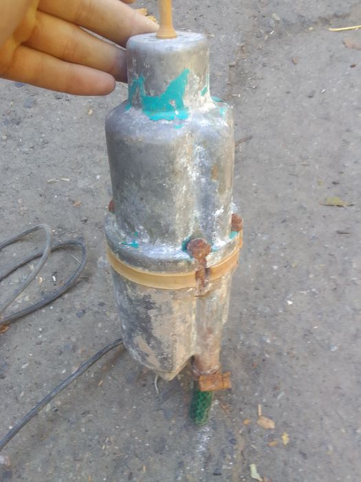 Вибрационный насос в хорошем состоянии. На смс не отвичаю