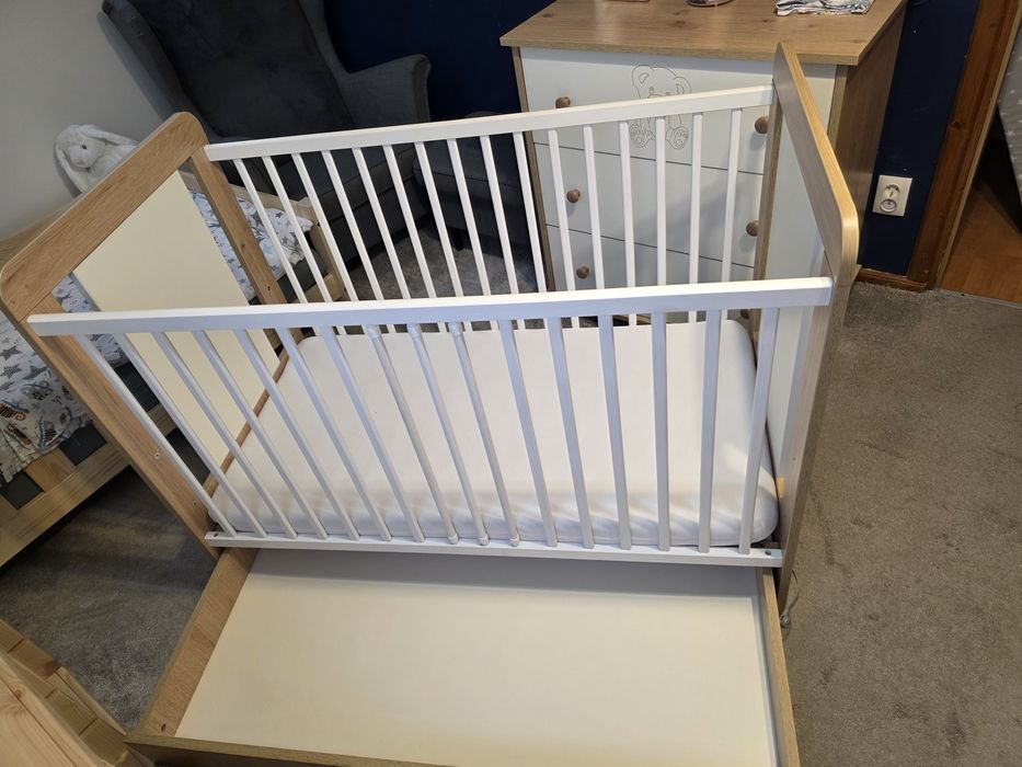 Zestaw łóżeczko + komoda z przewijakiem „Miś”, biały/dąb + transport