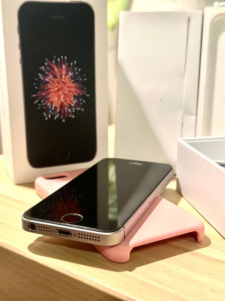 Sprzedam iPhone SE 32GB Space Gray – świetny stan!