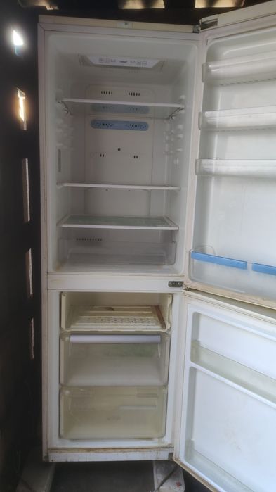 Холодильник LG (Не морозит)